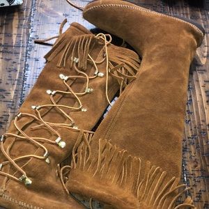 Side laced up fringe boots